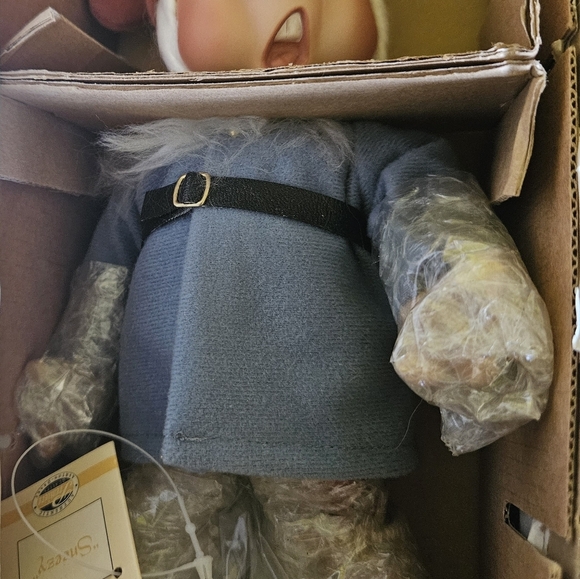 Snow white porcelain doll, and dwarfs ,4 brand new in boxes Vintage - Picture 4 of 6